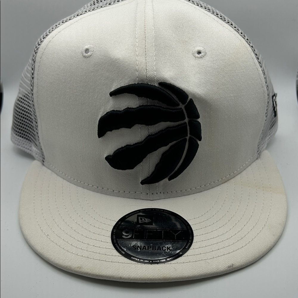 Toronto Raptors White and Black Snapback Cap